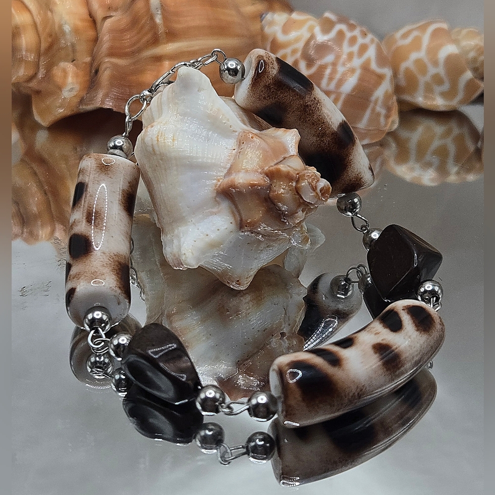 Elegant Brown and Black Beaded Bracelet